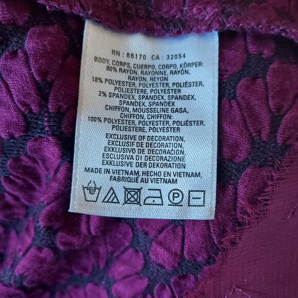 Anthroplogie's  Postcard Maroon Textured Long Sleeve Floral Blouse Size M - Picture 11 of 11